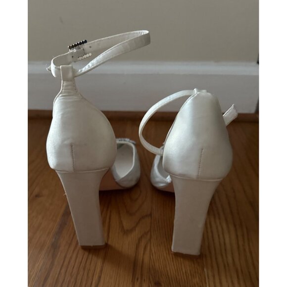 Lulus Bradleyy Heels White Satin Pointed Toe Ankle Strap Rhinestone Size 9 - Picture 5 of 13
